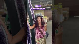 Auctioneer Christie Hatman sells a massive amethyst cathedral rock auctioneer ChristieHatman [upl. by Megdal]