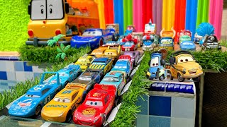 Clean up muddy minicars amp disney car convoys Play in the garden [upl. by Eugine724]