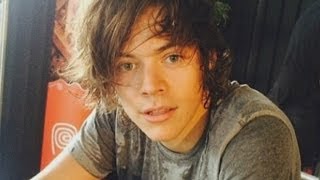 Harrys new hair One Directions Harry Styles gets a new look and we LOVE it [upl. by Rdnaskela]