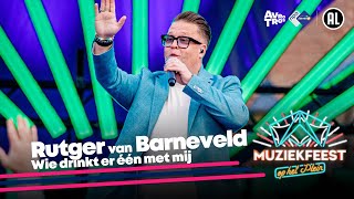 Rutger van Barneveld  Wie drinkt er één met mij LIVE • Muziekfeest op het Plein 2024  Sterren NL [upl. by Samella348]