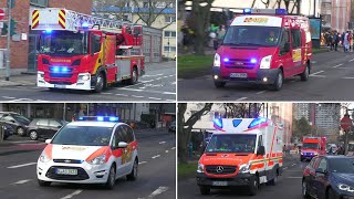 Weiberfasnacht Einsatzfahrten in Köln zum Auftakt des Straßenkarnevals [upl. by Gnehp]