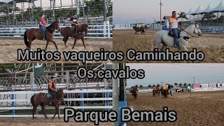 VÃRIOS VAQUEIRO CAMINHANDO SEUS CAVALOS NO PARQUE BEMAIS ETAPA DO BETVIP [upl. by Lipson]