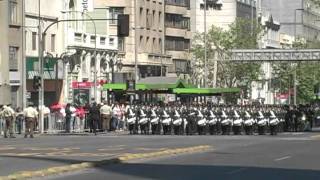 Gendarmeria de Chile Izando la Gran Bandera del Bicentenario [upl. by Aylward]