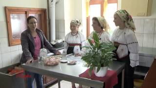 Székely konyha Gyimesbükk 2015 05 02 [upl. by Nevanod81]