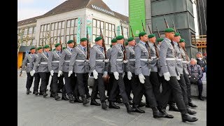 Kommandoübergabe Panzergrenadierbrigade 41 am 10042018 auf dem Marktplatz in Neubrandenburg [upl. by Honna]