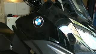 Макси скутер BMW C650 sport  снимаем аккум  Maxi scooter BMW C650 sport  remove battery [upl. by Biron]