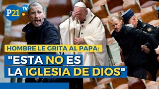 Hombre le grita al PAPA FRANCISCO quotDIOS TE RECHAZAquot en plena reunión en el VATICANO [upl. by Avrenim]