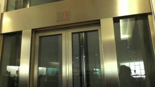 Crown hydraulic elevator  Zara Centrale Centre Croydon [upl. by Nylyahs]