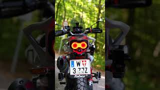 Moto Guzzi V85TT IN EINER MINUTE [upl. by Ycnaf]