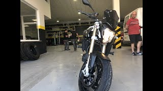 Cambio a 19055zr17 en bmw f 800 r [upl. by Ariaj874]