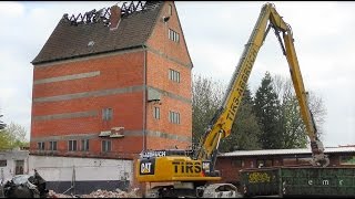 Abbruch Hochsilo Altenmedingen  2 große Abbruchbagger Cat 349E 32m336E  Abriss ohne Probleme [upl. by Thielen]