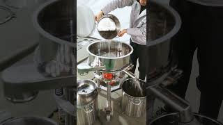 Solid liquid vibration sieving [upl. by Nnahoj]