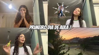 Vlog do primeiro dia de aula  escola nova [upl. by Kaleena799]