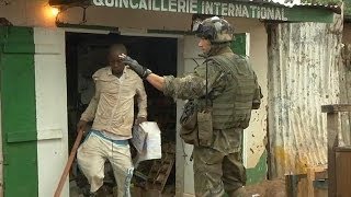 Centrafrique scènes de pillage et de lynchage à Bangui  1012 [upl. by Leund]