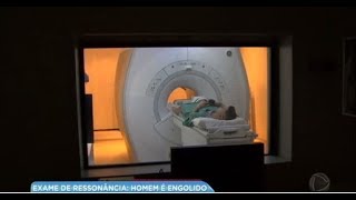 Homem morre após ser ‘sugado’ por máquina de ressonância magnética [upl. by Stolzer]