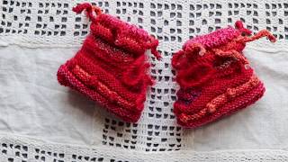 Babyschuhe stricken quotOktopussy redquot [upl. by Einalem537]