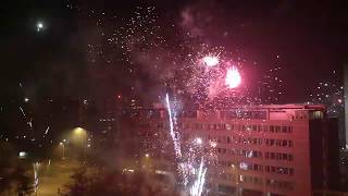 Berlin Live Silvester 20192020 Mitternacht Wahnsinn Himmel Dächern Sky Feuerwerk Fireworks [upl. by Brooks]