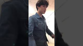 JIMIN SE CAE VIDEO QUE JHOPE PUBLICÓ EN TWITTER POR CUMPLEAÑOS DE JIMIN BTS JIMIN SHORTS KPOP [upl. by Larcher993]