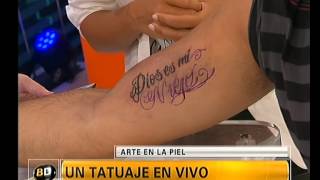 Tatuajes en vivo  Telefe Noticias [upl. by Bower]