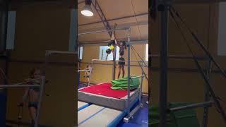 PRIME CAPOVOLTE ALLA VERTICALE 🚀💛 ginnastica verticale ginnasticaartistica gym bars [upl. by Alimac]