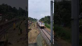 Kochuveli Porbandar Express passing Chirakkal Station Kannur Kerala train indianrailwayvideo [upl. by Lynnelle120]