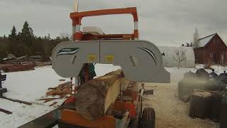 Sawing a Maple Log  Norwood Lumberlite ML26 Sawmill [upl. by Noam]