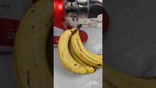 Wie wird Bananensaft hergestellt 🍌Bananen entsaften wie geht das Entsafter Juicing shorts [upl. by Adigirb]