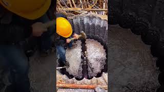 Rock breaking process with crowbar Good tools and machinery make work easy [upl. by Denver]