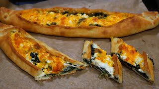 Schnelle und einfache Pizza Schiffchen mit Spinat und Feta [upl. by Lovmilla]