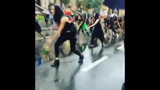 Feministas pañuelos verdes marchando con escobas como brujas [upl. by Child]