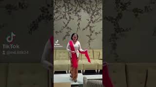 Anggunnya Kebaya Brokat dipadupadakankan dengan selendan Merah [upl. by Eyahs778]