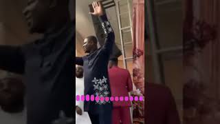 DUNSIN OYEKAN Dancing seriously on his birthday victoriouslifedunsinoyekan worshipmclergystrings [upl. by Javier]