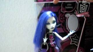 Monster High Spectra Vondergeist Shool´s Out Todschick Basic Doll Review [upl. by Tasia332]