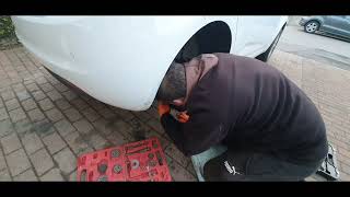 Kia Venga rear discs and pads replacement brake fluid replacement [upl. by Annuhsal106]