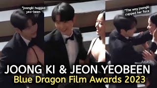 Song Joongki amp Jeon Yeobeen reunited they hugged at the 44th Blue Dragon Film Awards [upl. by Giulia920]