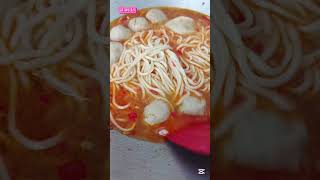 Mie kuah baso aci sapi dan kerupuk pangsit dimakan cuaca hujan bikin hangat ke perut dan ketagihan [upl. by Kore28]