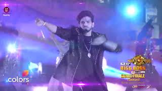 Mannara And Munawar Perform On Grand Finale  Bigg Boss 17 [upl. by Nore]