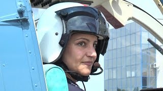 Italian Female Police Helicopter Pilot Rossella Governa Donna pilota elicotteri Polizia di Stato [upl. by Laeno890]