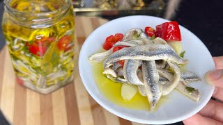 لانشوبة او الشطون مخلل بطريقة بسيطة تقدري تحتافضي بيه لاكتر من سنة😋 les anchois marinés [upl. by Malchus6]