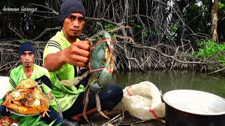 kepiting hasil tangkapan langsung di masak amp makan bersama di alam [upl. by Oneida]