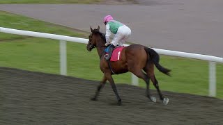 Smart prospect Futurity entry DETAIN scores in some style at Kempton Park [upl. by Ier]