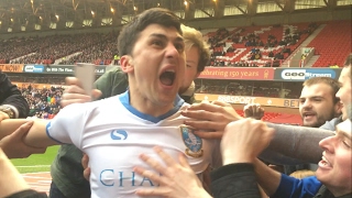 18217 SHEFFIELD WEDNESDAY GOAL AGAINST NOTTINGHAM FOREST FORESTIERI JUMPS ON FANS [upl. by Ertnod]