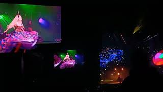 Karol Sevilla cantando la Bikina en el Luminova Tour [upl. by Sairu]