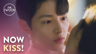 Jeon Yeobeen answers Song Joongki’s quotproposalquot with a kiss  Vincenzo Ep 14 ENG SUB [upl. by Delaine]