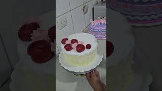 Como decorar un pastel hermoso con rosetones cake decoraciondepasteles chocolatecake [upl. by Froma883]