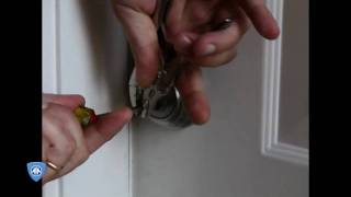 KWIKSET SMARTKEY Lock Gets Picked with a Screwdriver and a Blank Key [upl. by Danni]