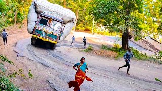 चलते ट्रक में ड्राइवर सो गया फिर जो हुआ CRAZY TRUCK DRIVERS [upl. by Drice]