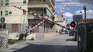 Spoorwegovergang Poggiomarino I  Railroad crossing  Passaggio a livello [upl. by Levitan]