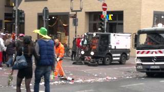 Rosenmontag 2014 Die Reinigung der Straßen nach der Feier [upl. by Niltiak]