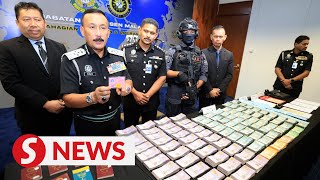 Immigration Department raids ewaste recycling factory discovers over half a million ringgit in cash [upl. by Riancho]